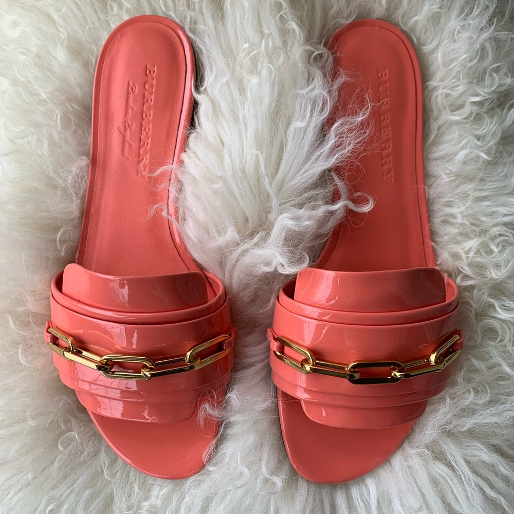 Burberry Chain Patent Coleford Flat Sandals Pink